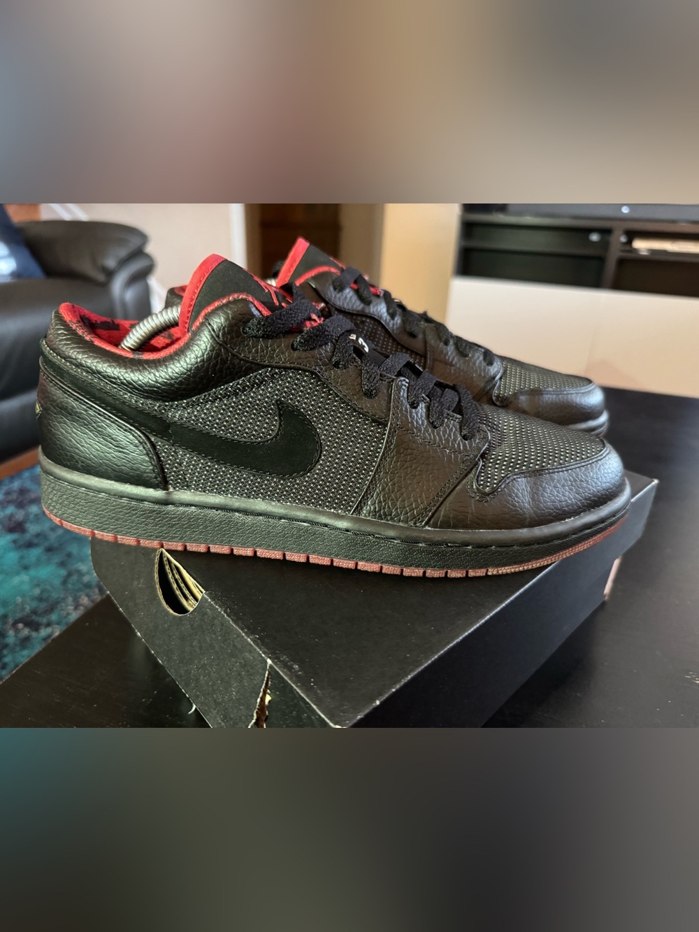 Jordan 1 Retro Low ‘Black Silver Red’ Size 10M/11.5W. Great Condition - Picture 10 of 13